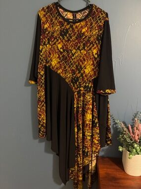 Sew Modest-Custom Made Top🖤💛